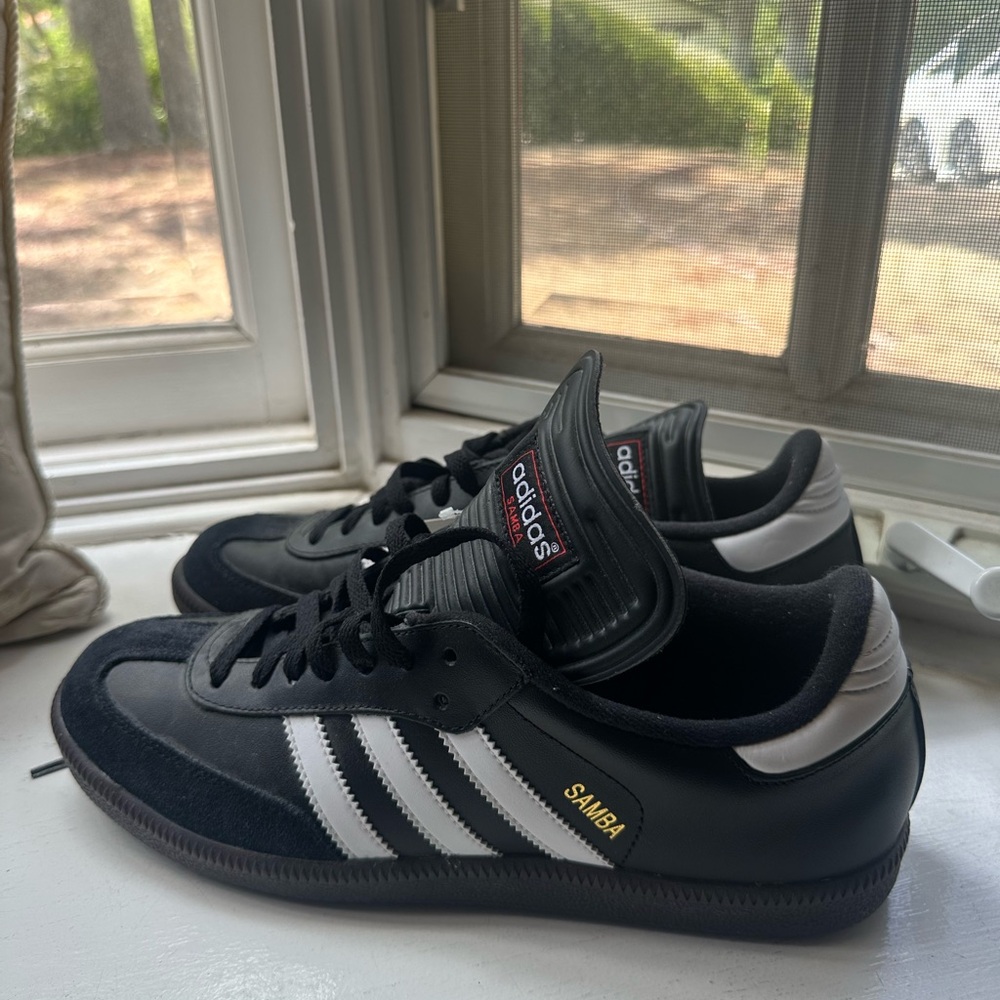 BNWT Men’s Adidas Original Samba Black and White Sneakers
